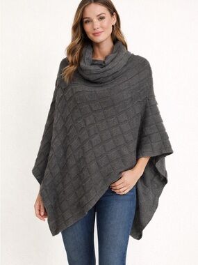 Francesca’s Collection  Women’s Grey Shawl Poncho Soft Textured Surface One Size